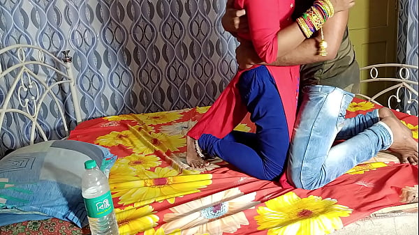पति के बिना घर आई विद्यार्थिनी को जमकर चोदा – गर्मागर्म हिंदी आवाज में – पहला भाग