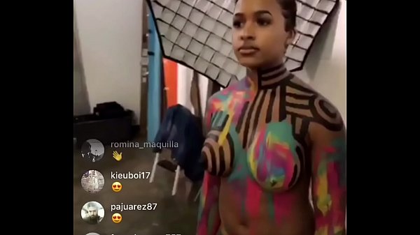 Live Instagram: Payudara Telanjang Tersingkap
