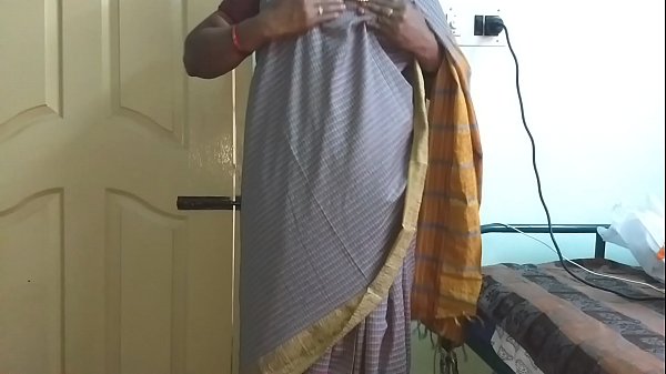 Desi Istri Nakal Dari India, Gadis Tamil Telugu Kannada Malayalam Hindi, Vanitha Memakai Saree Abu-abu, Memamerkan Payudara Besar Dan Memek Dicukur, Meremas Keras Puting Dan Menggesek Memek Hingga Masturbasi