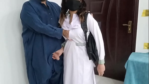 Gadis Sekolah Desi Pakistan Dihardiki Ayah Tirinya