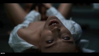 Cewek Seksi Melawan Parasit Alien Pengendali Pikiran