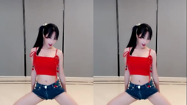 Cô Gái Trung Quốc Nóng Bỏng Nhảy Múa Quyến Rũ Trong Chiếc Váy đỏ Rực Lửa