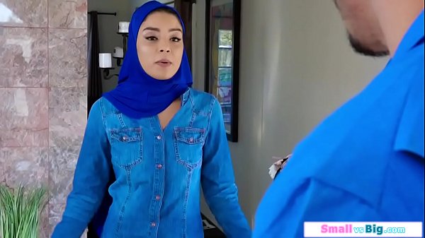 Gadis Arab Digoyang Dua Lelaki Perkasa