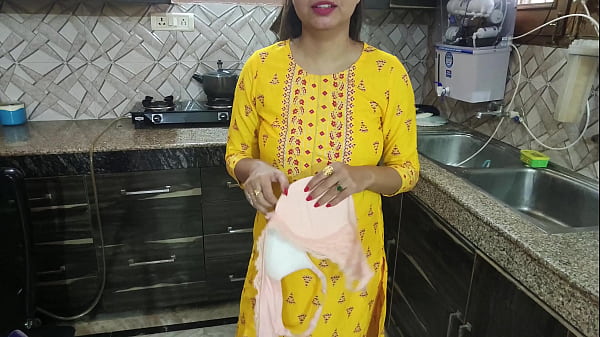 Desi Bhabhi Bartan Dhote Hue Kitchen Mein Thi Jab Devar Ne Aakar Kaha, “bhabhi, Aapka Rasila Chut Chahiye, De Sakti Ho?”