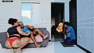Kekasihku Yang Bodoh Memberiku Hadiah Romantis, Tapi Malah Menemukanku Tengah Digerogoti Kakaknya Di Hari Valentine — Lebih Baik Aku Dikentuti Batang Besar