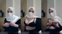 Camilla Berhijab Mainin Payudara