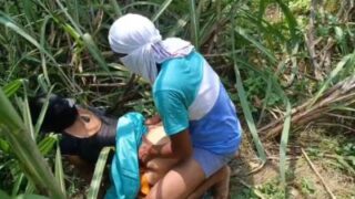 Nyonya Digoyang Keras Oleh Buruh Kasar Di Ladang India