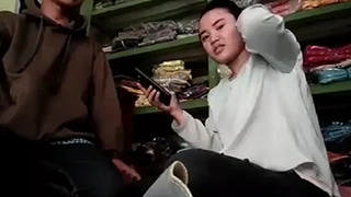 Pasangan Tak Tahan Gatal, Beraksi Mesum Di Balik Kasir Saat Toko Sepi