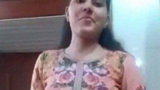 Pramugari Pakistan Menggoda Dengan Tarian Striptease Solo Yang Panas