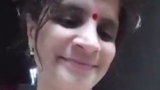 Tante Desi Montok Pamer Tubuh Telanjang Di Video Mms