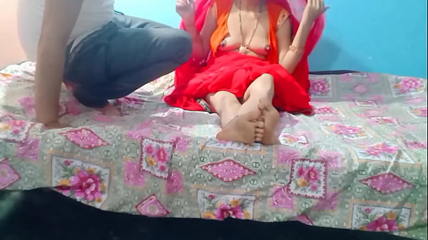 भाभी ने देवर के साथ अकेले में उठा दिया पेटीकोट, मच गया मज़ा