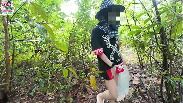 สาวไทยใจกล้าเปลือยกายโชว์หีริมถนนท่ามกลางทุ่งนา