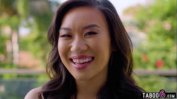 Dekat Dan Mesra Dengan Kimmy Kimm, Remaja Asia Mungil Yang Gila Ditampar
