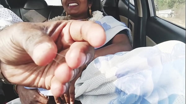 Desi Mobil Panas, Bhabi Seksi Bercinta Dengan Adik Ipar Di Dalam Mobil, Bisikan Mesra Bahasa Telugu.