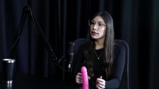 Kebebasan Terbelenggu, Ibu Yang Dingin, Dan Sensasi Goyang Tenggorokan – Melina Khalifa (tonton Di: Sheer/red)