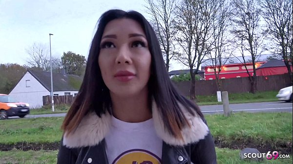 Pemandu Jerman – Gadis Thai Kitty Dari Flensburg Dipacari Dan Dipeluk Di Audisi Jalanan Asli