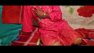 Pasangan India, Gaun Merah Muda, Ngesek Keras Dan Anal Berbahasa Hindi