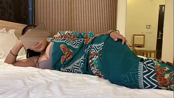 Paman Mertua Goda Menantu Baru Nikah, Lalu Entot Dia Dengan Keras Audio Hindi