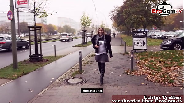 Deutsch-türkin Teenagerin Wird Auf Offener Straße Zu Einem öffentlichen Sexdate Mitgenommen