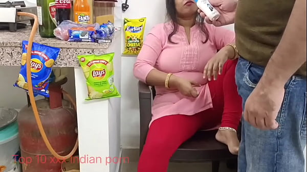 Penjaga Toko Mumbai Rayu Wanita Miskin Untuk Pinjam Film Dewasa Dengan Suara Hindi