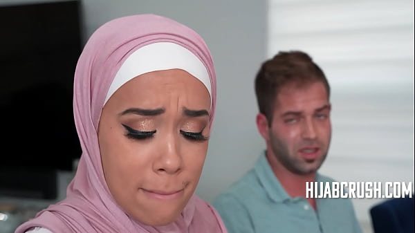 Membuka Nafsu Arab Tiri: Menggoda Sang Hijab Yang Dingin