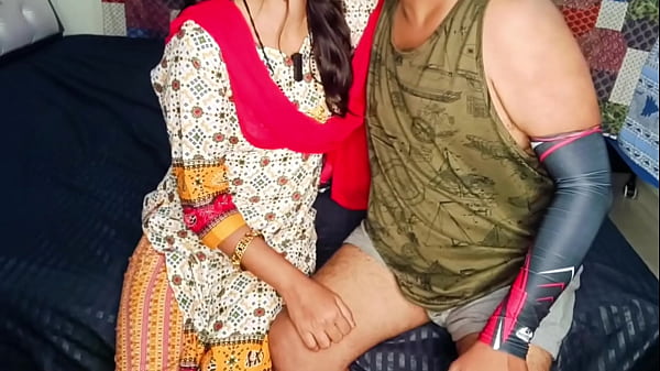 Mami Ko Paisa Kamane Ka Garam Tarika Sikha Kar Uske Bhanje Ne Mast Choda