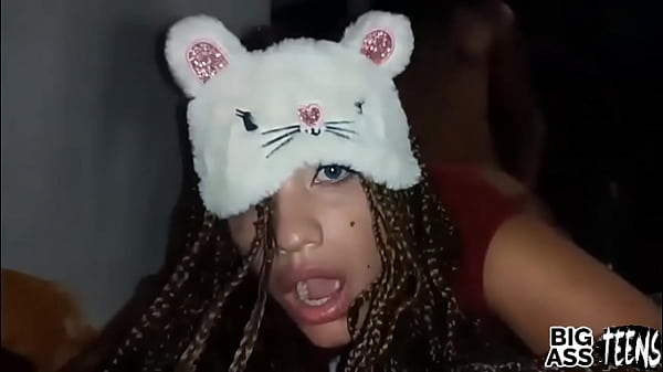 Menggoda Ayah Tiri, Aku Rindu Dihujani Sperma Di Dalam Pantatku