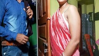 Gadis Montok Menggoda Sales Dengan Adegan Panas Ala Tanteku