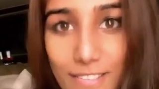 Poonam Pandey Sengaja Buka Payudara Saat Live Instagram