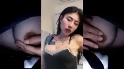 Vey Ruby Jane, Tiktoker Cantik Yang Asyik Meremas Payudara Mulusnya Sendiri