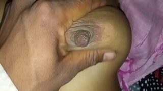 Video Intim Pasangan India Dengan Wanita Menyusui Dan Pria