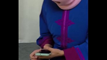 ممرضة سعودية متهتكة تنكّح مع السواق في عيادتها وتتلذذ بعلاقة جنسية مثيرة
