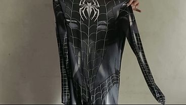 Memek Cosplayer Spiderman Hitam Ditanjak Berkali-kali Sampai Muncur Deras