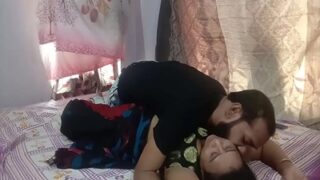 Boudhi Lihat Tamunya Nonton Bokep, Langsung Naikkin Dan Ngentot Dia.