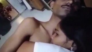 Goyang Ranjang Bhabhi: Dari Buka Baju Sampai Klimaks Panas