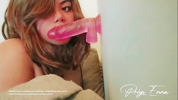 Cewek India-arab Priya Emma Ngencengin Dildo Sampe Keluar Air, Closeup Paling Hot