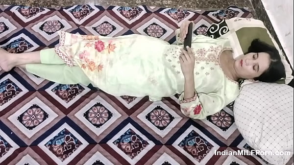 Cewek India Nonton Bokep Di Hp, Digenjot Habis-habisan Sama Kakak Tiri – Suara Hindi Bikin Makin Panas