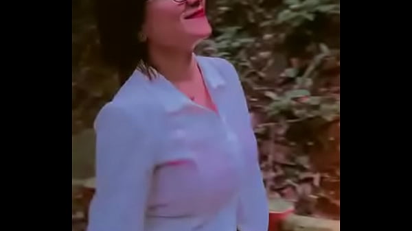 Desi Cewek Babita, Goyangin Pantat Gede Lu Biar Makin Basah