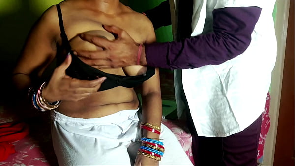 Dokter Menggila, Mengentot Memek Pasien Perawan Dengan Suara Serak Hindi