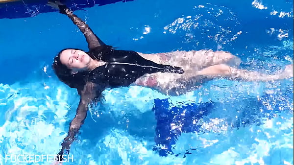 Jessica Bunny Telanjang Di Dalam Air, Tubuh Kencang Basah Kuyup