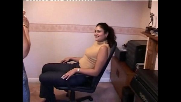 Cewek India Malvina Sama Brit Lisa Lagi Saling Jilat Memek Di Video Amatir #3