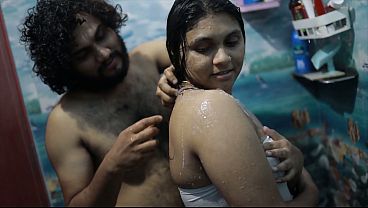 Cewek India Mandi Air Panas, Adik Tiri, Romansa Basah Bikin Makin Pengen