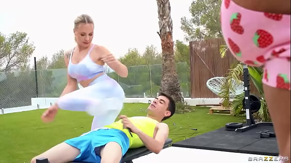 Angie Lynx Menggoyang Pantatnya Di Brazzers Butt Lift Part 2: La Paisita Oficial, Masukkan Kode Xvpromo Untuk Diskon
