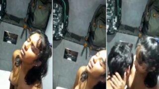 Bocah 18 Tahun Kuliah Jilat Memek Pacar Di Toilet Umum, Bikin Basah Semua.