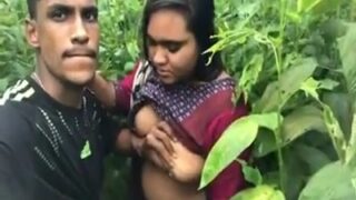 Desi Bejat Ngebor Cewek Montok Di Semak-semak