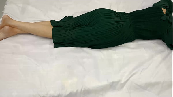 18 Tahun, Adik Tiri Sendirian Di Kamar, Aku Masuk Dan Memuaskan Hasrat Di Malam Buta.