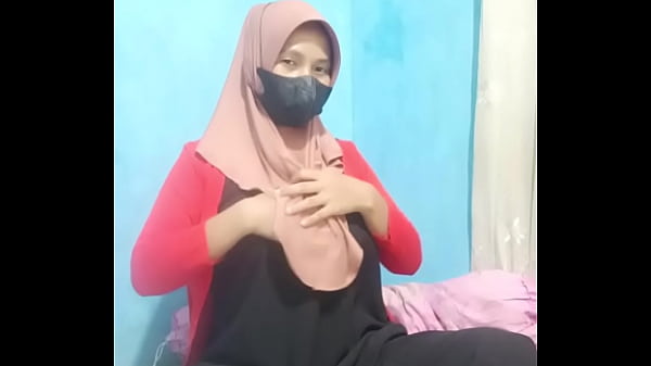 Gadis Berjilbab Mainin Dildo Sampai Crot, Nikmatin Sensasi Enak Sendiri.