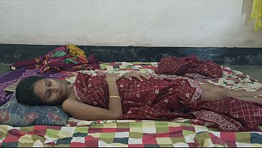 Desi Bhabhi Digebah Tetangga Sampai Meringis Kesakitan, Nafas Berat Penuh Gairah.