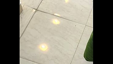 شرموطة مصرية نار، صاحبة البيت بتتنيك من سباك وصاحبه، كلام هيج وصوت واضح وجسم يلبن