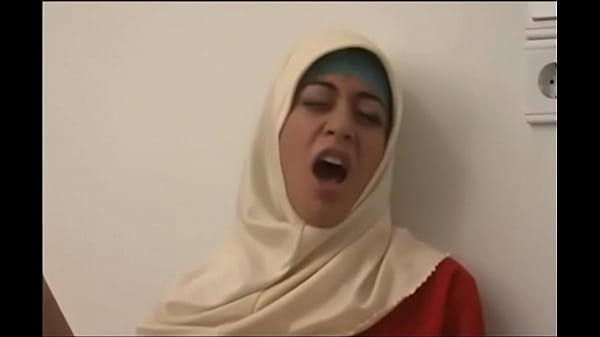 1101689 Cewek Arab Berjilbab, Siap Digoyang Pake Kontol Gede